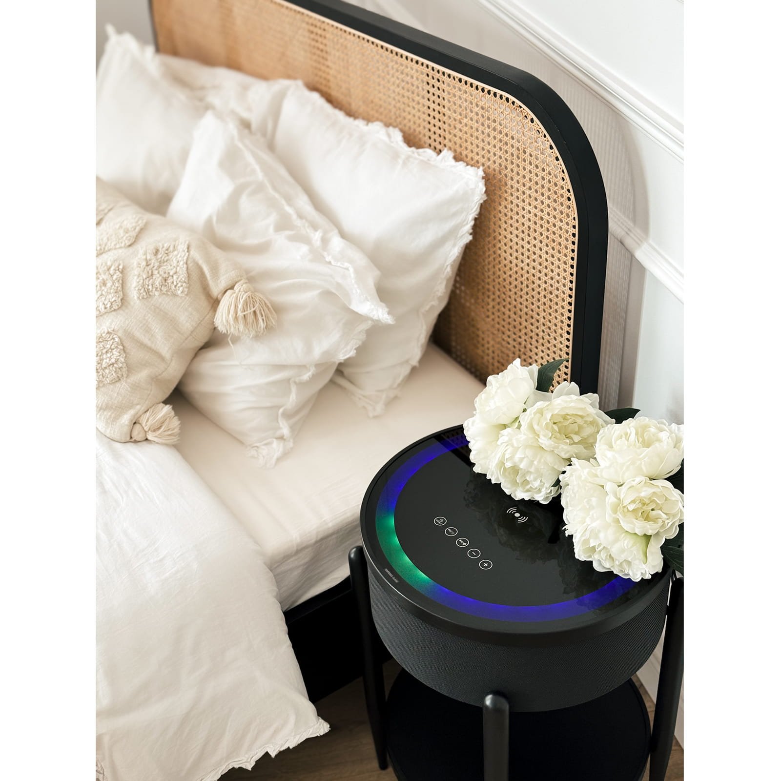 Stolik Boni – okrągły stolik kawowy ze szklanym blatem, głośnikiem Bluetooth i ładowarką indukcyjną - zdjecie 15